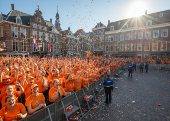 Havermarkt en andere feestpleinen afgesloten wegens enorme drukte op Koningsdag