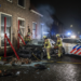 Auto boort zich in woning na ongeval op kruising: bestuurder aangehouden