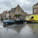 Flinke ravage en oliespoor na harde botsing op kruising Tongerenstraat