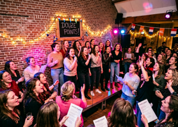Vrouwenband Douze Points zorgt voor muzikale verbinding tijdens Eurovisie sing-along