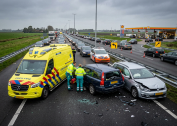 Kop-staartbotsing zorgt voor vertraging op A59 richting Breda