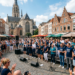 Verrassingsoptredens in centrum vragen muzikaal aandacht voor Swim to Fight Cancer