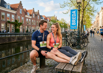 Schaatskoppel Kjeld Nuis en Joy Beune komt op adem na hardloopevenement in Breda