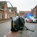 Auto belandt op zijkant na botsing met lantaarnpaal op Merodelaan