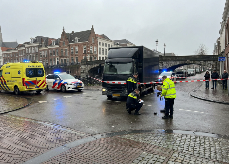 Dodelijk ongeval op kruising Prinsenkade: 75-jarige voetganger overleden