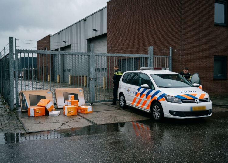Omstreden pakketpunt definitief dicht na inval FIOD: 'We werden als honden behandeld'